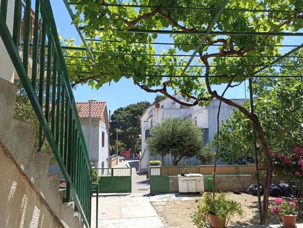 Slavica - Free Wifi - A2