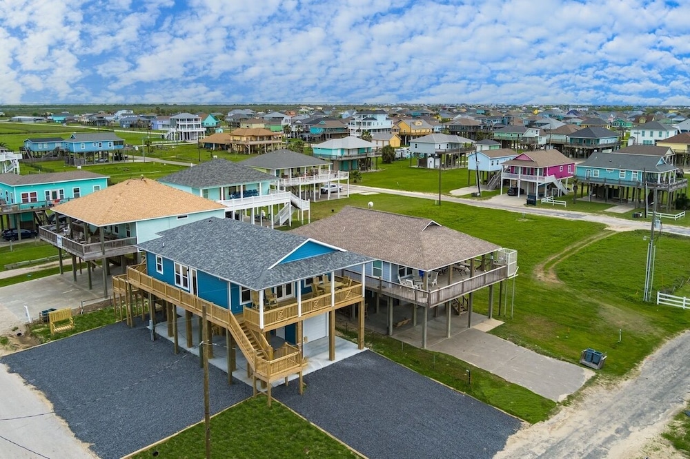 High Tide Hideaway 3 Bedroom Home by RedAwning view 2