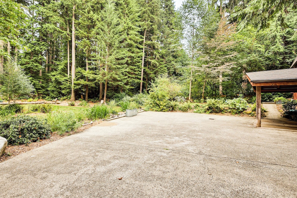 Lake Margaret Access: Boho Log Cabin w/ Backyard