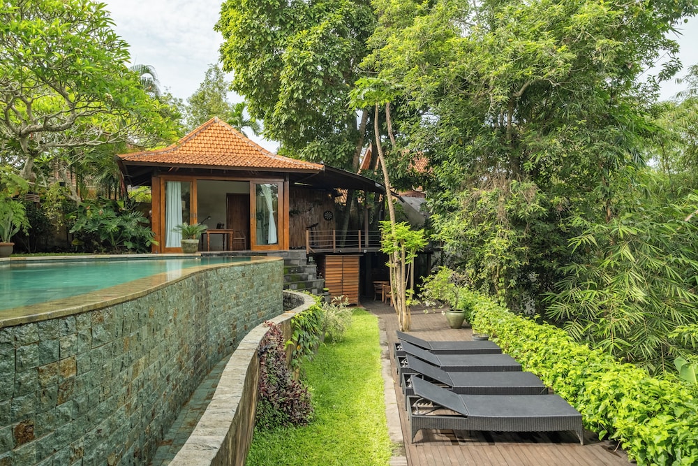 Private Pool Villa in ubud with Jungle View