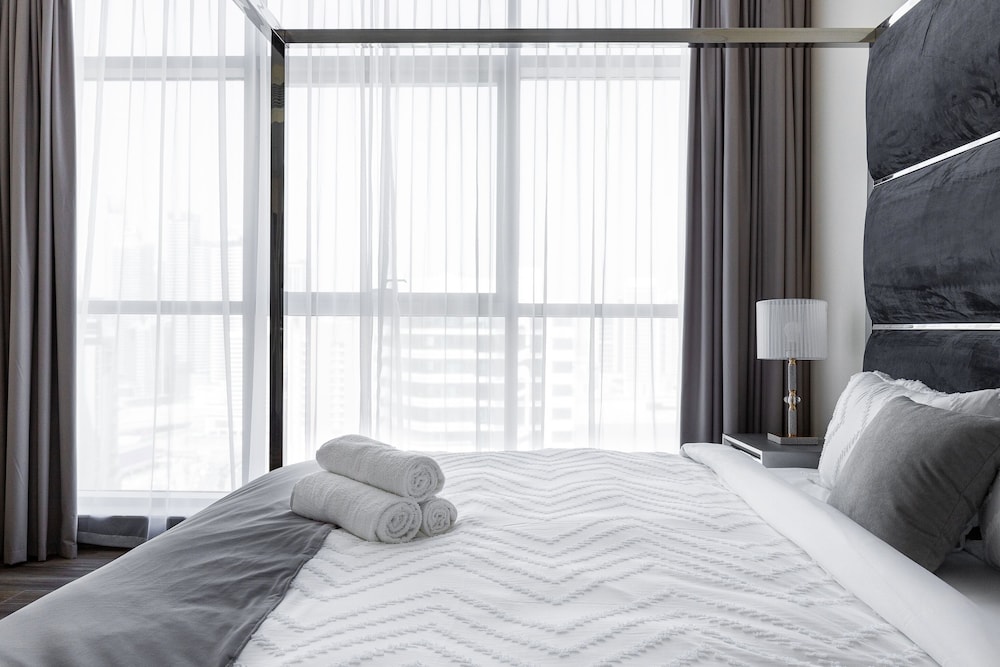 GLOBALSTAY. J One Tower Apartments