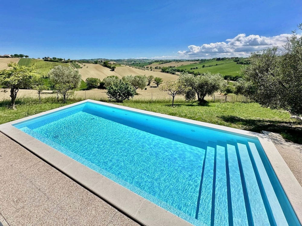 the Gelso in Historic Villa With Pool in Senigallia