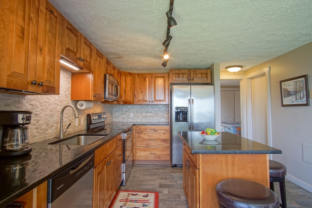 Fall Retreat Hutch 6 Slope Side 5BR on Cupp Run