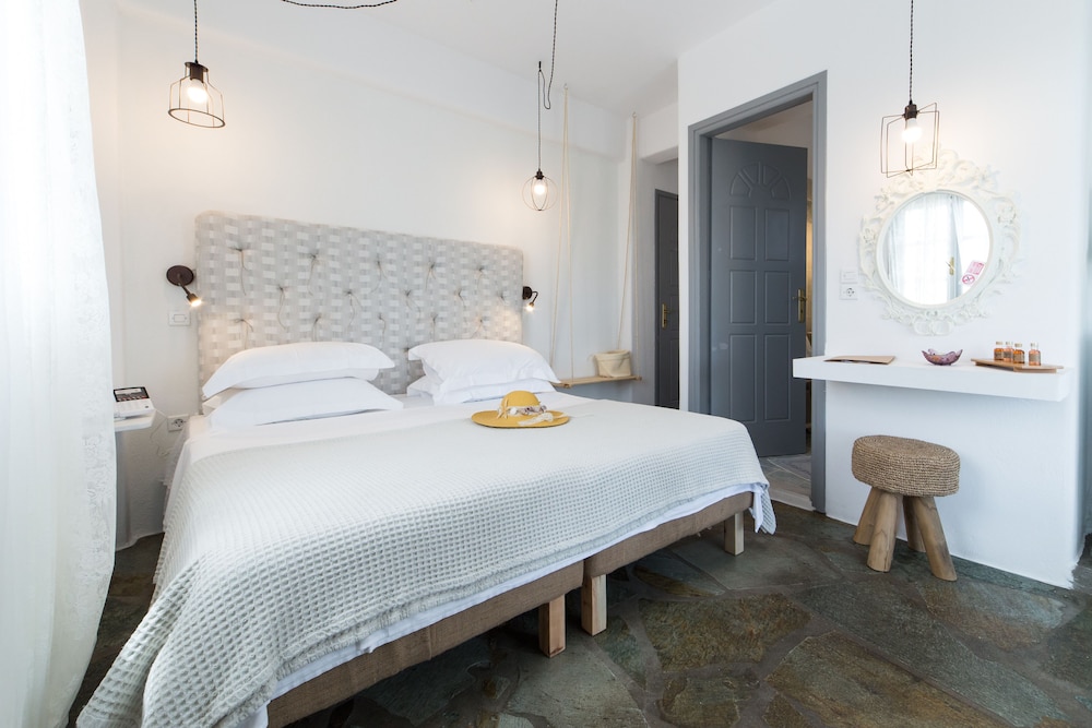 Evi Rooms