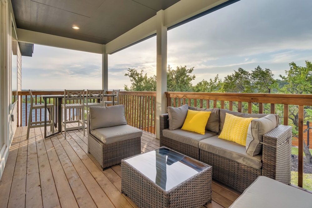 Lago Vista Home w/ Game Room Outdoor Tub! - Property Image 46