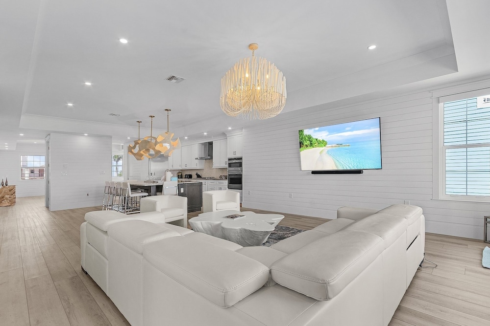 673 White Sands Retreat: Bay Views, Pool, Elevator 5 Bedroom Home
