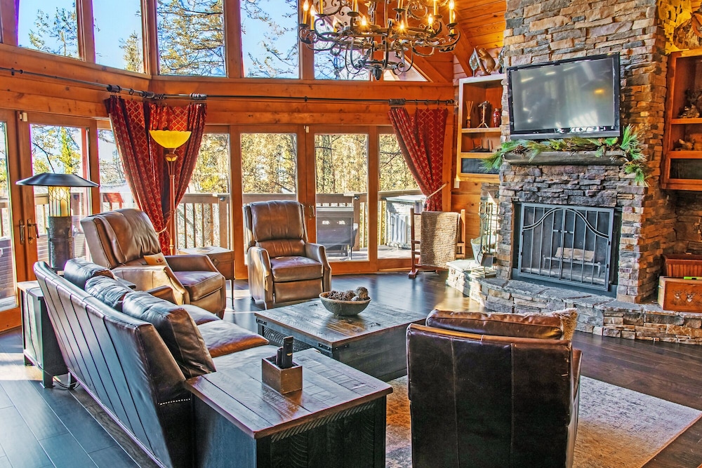 stayNantahala – Smoky Mountain Cabins and Luxury Yurts