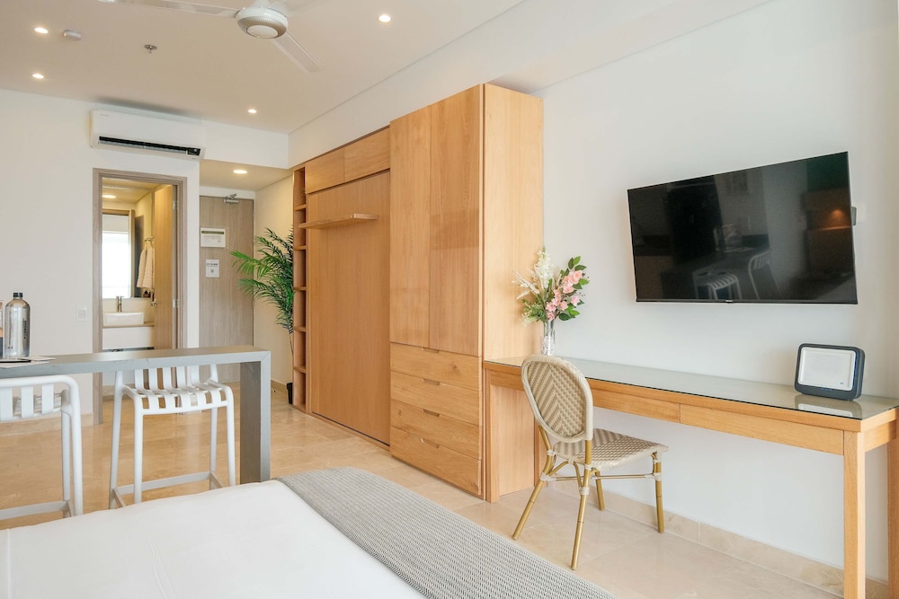 w Remarkable 1BR w Ocean View in Crespo