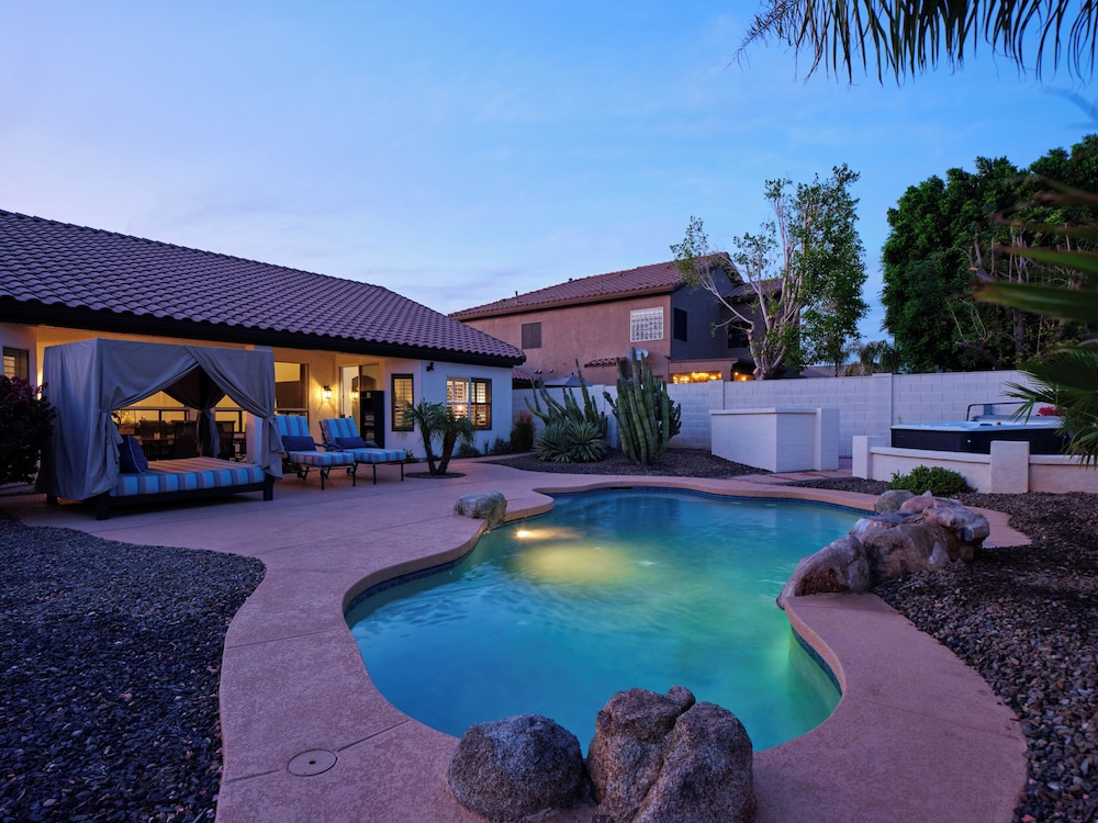 Arabian Nights - Private Pool - Hot Tub - Games!