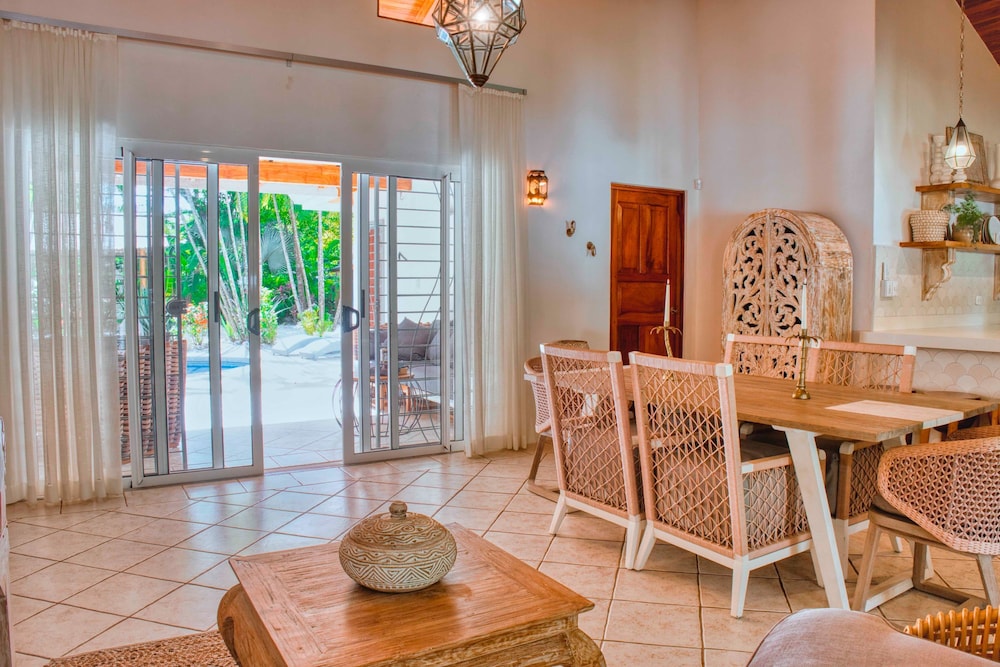 Casa Bonita - 5BR With Pool Walk to Beach