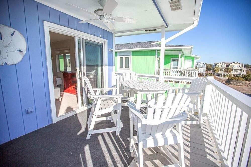 Feelin' Beachy-7a 2 Bedroom Home by RedAwning