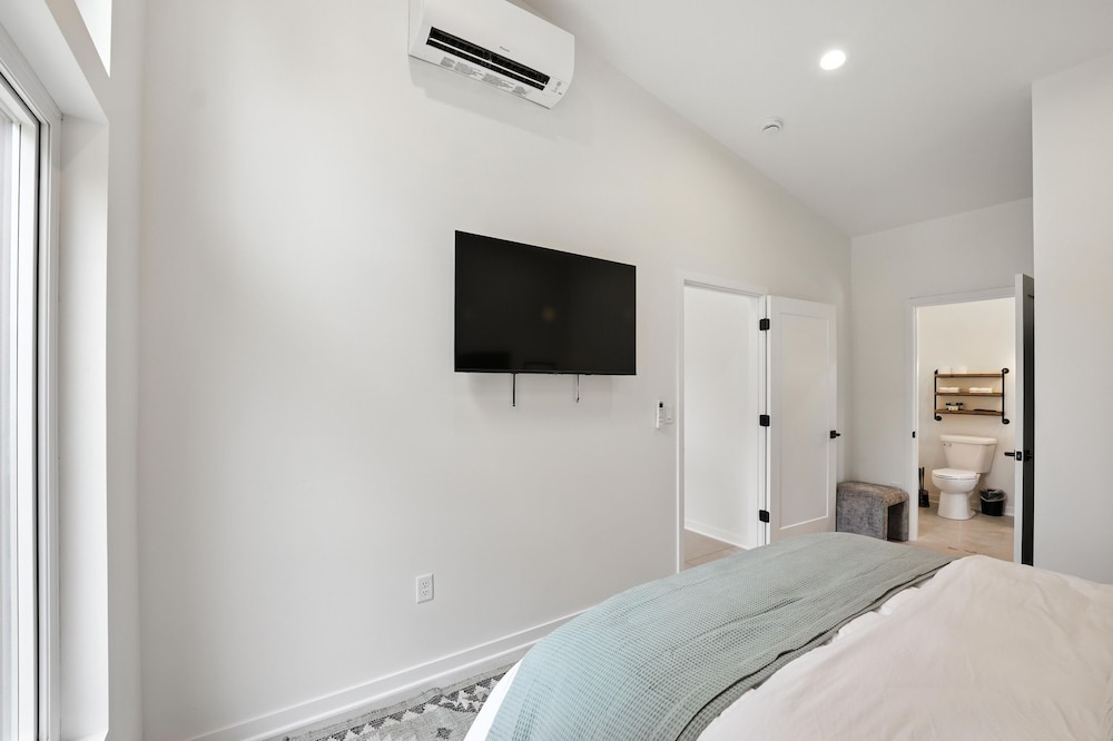 500 House - Unit D 2 Bedroom Townhouse