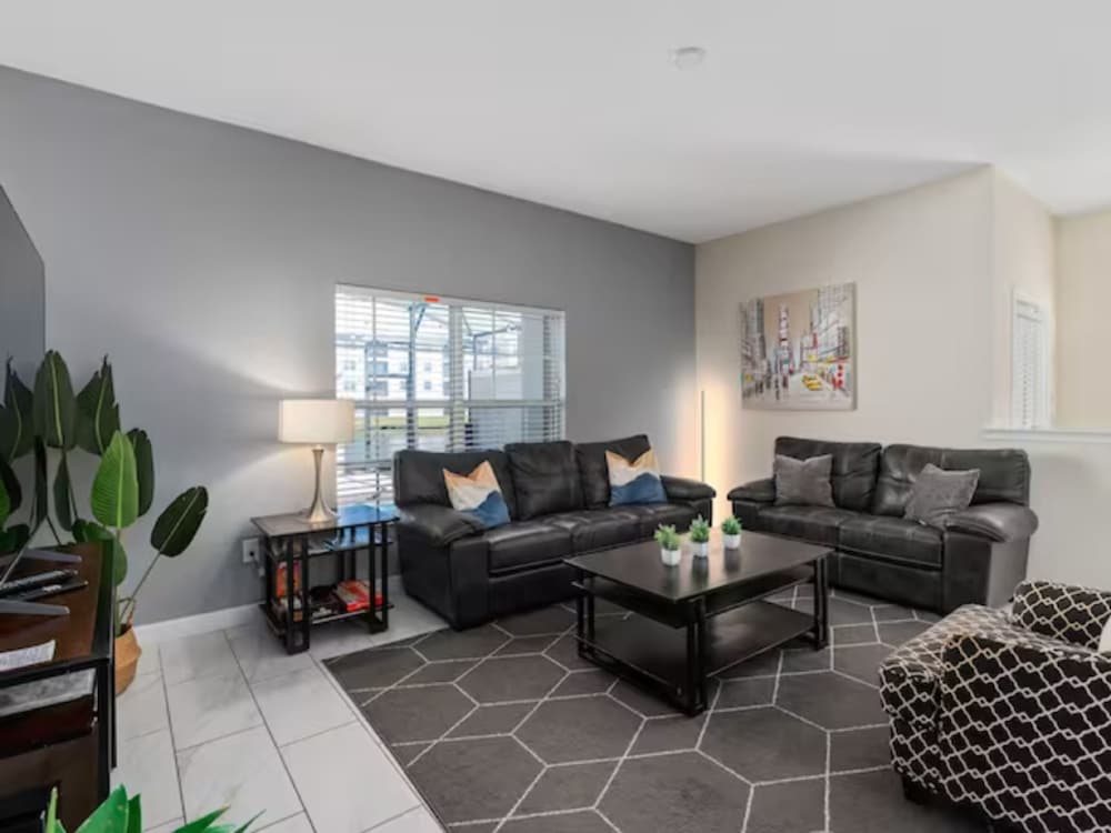 Free Amenities Spacious Home King Beds