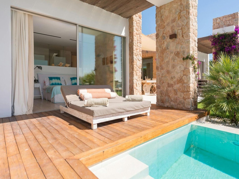 Stunning Villa With Modern Appliances