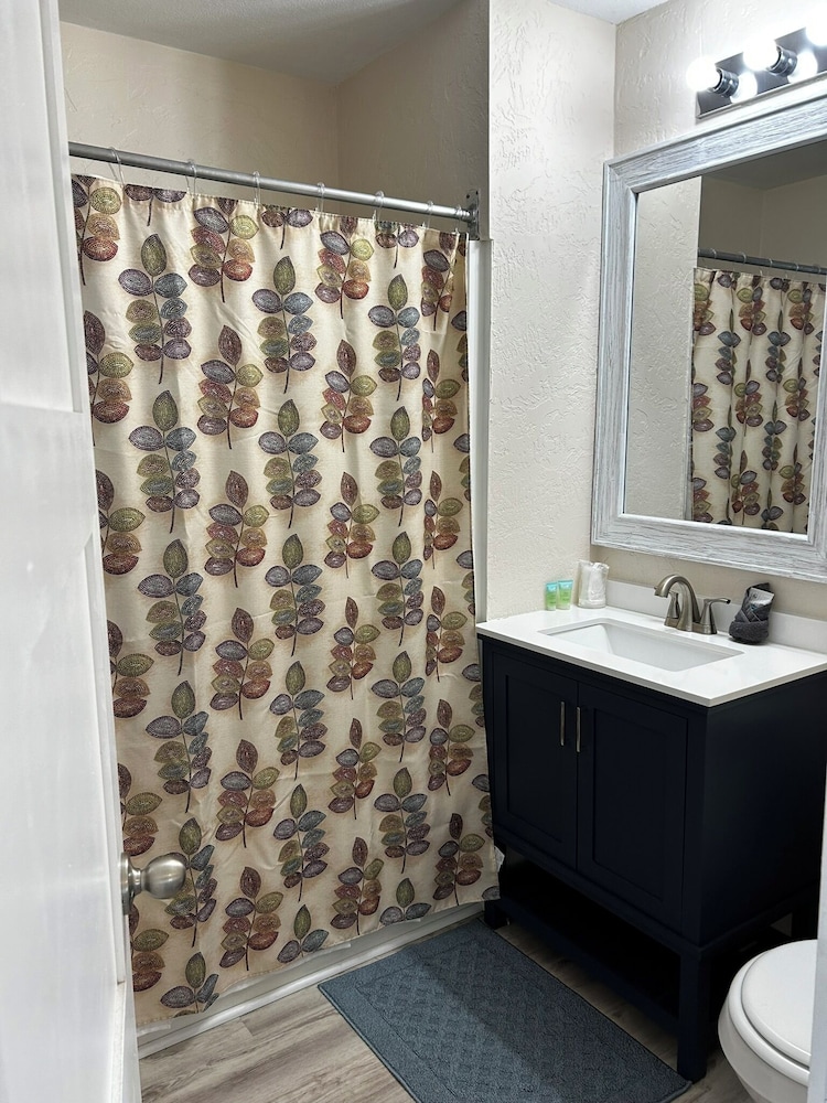 Lamplighter Cabins & Suites