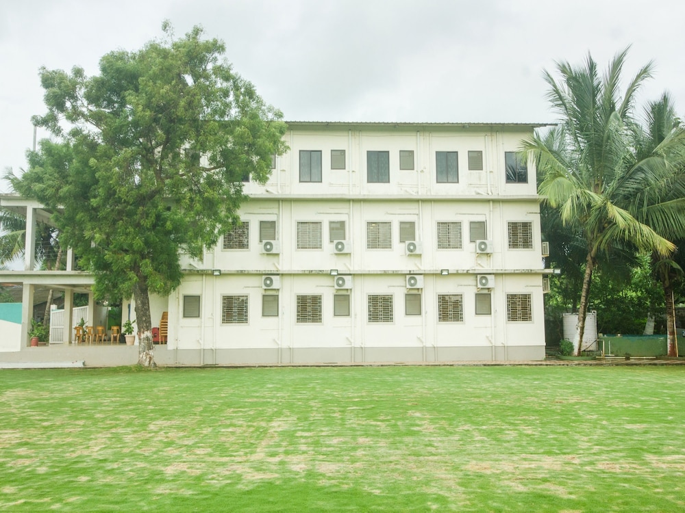 OYO 15999 Sahyadri Cottage view 2
