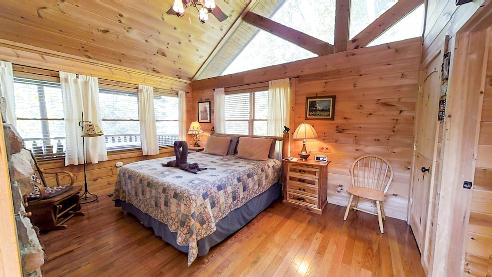 Always Kiss Me Goodnight 1 Bedroom Cabin by RedAwning