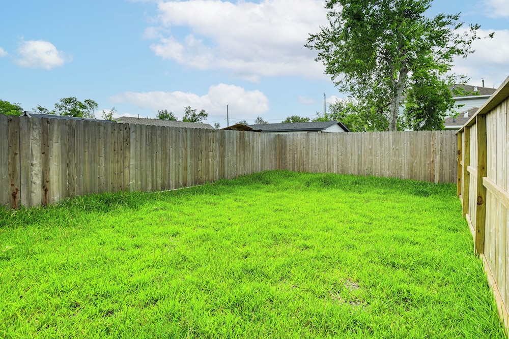 Modern Home w/ Private Yard in Northeast H-town!