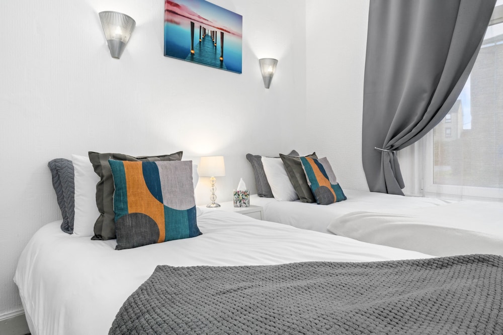 One Bedroom Apartment by Klass Living Serviced Accommodation Bellshill - Elmbank Street Apartment with WIFI  and Parking view 4