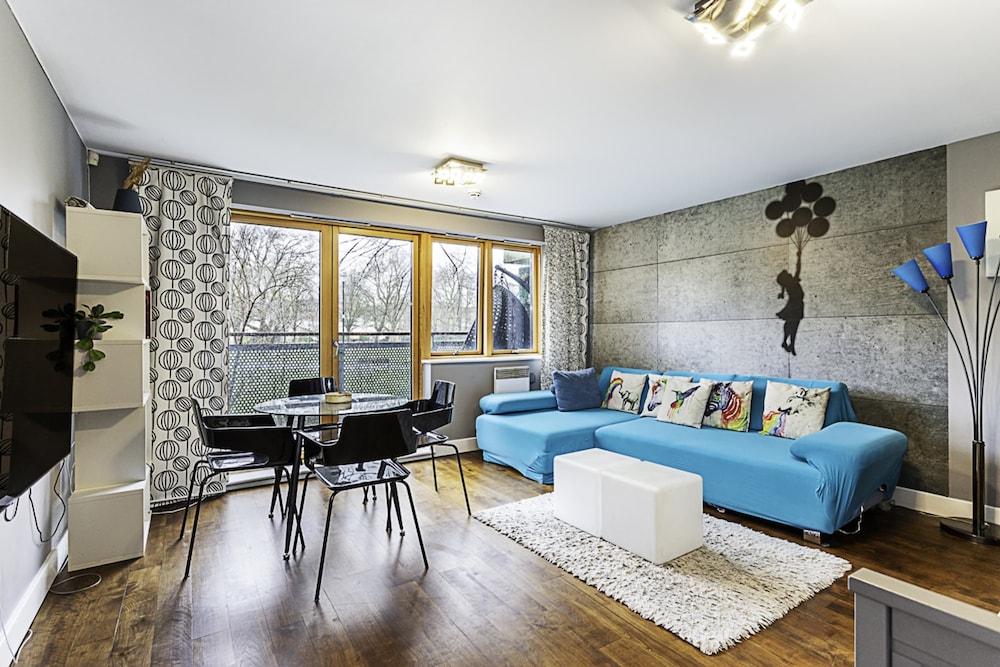 Modern 2-bed Flat, Bethnal Green