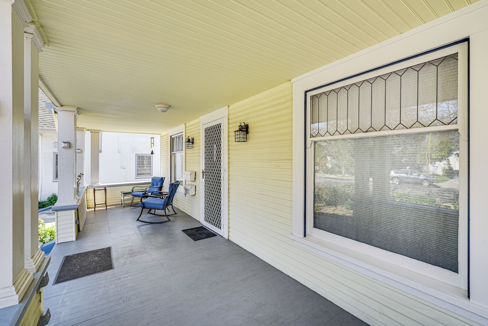 6 Blocks to Sjsu: Cozy Bungalow w/ Deck & Koi Pond