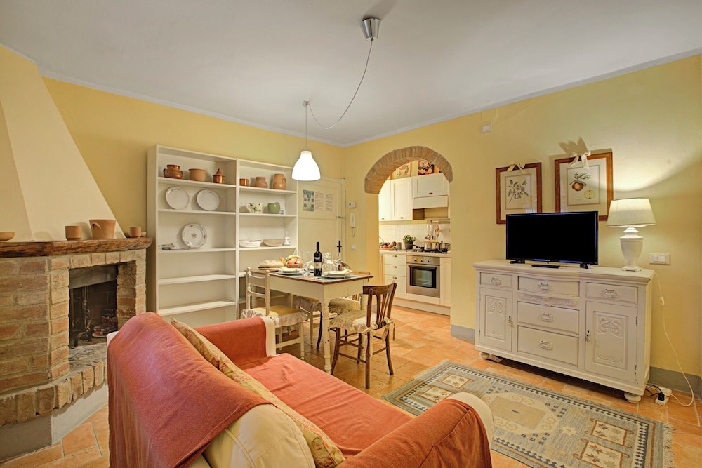 Francigena Pergola Apartment Shared Pool