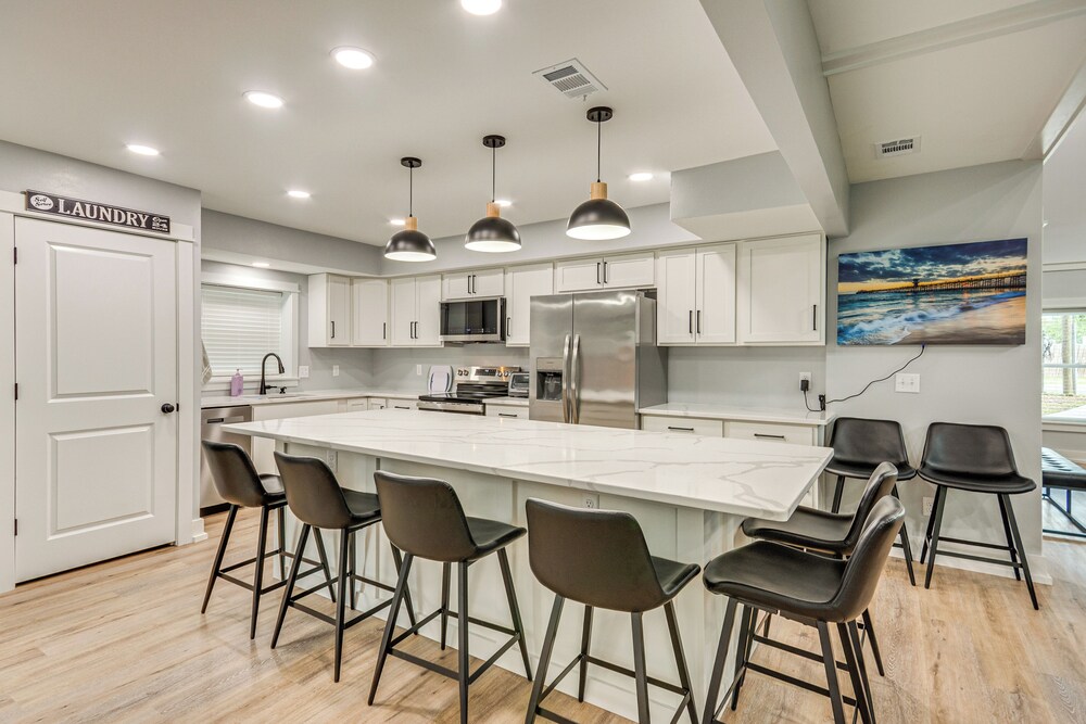 3 Mi to Navarre Beach: Home w/ Furnished Patio