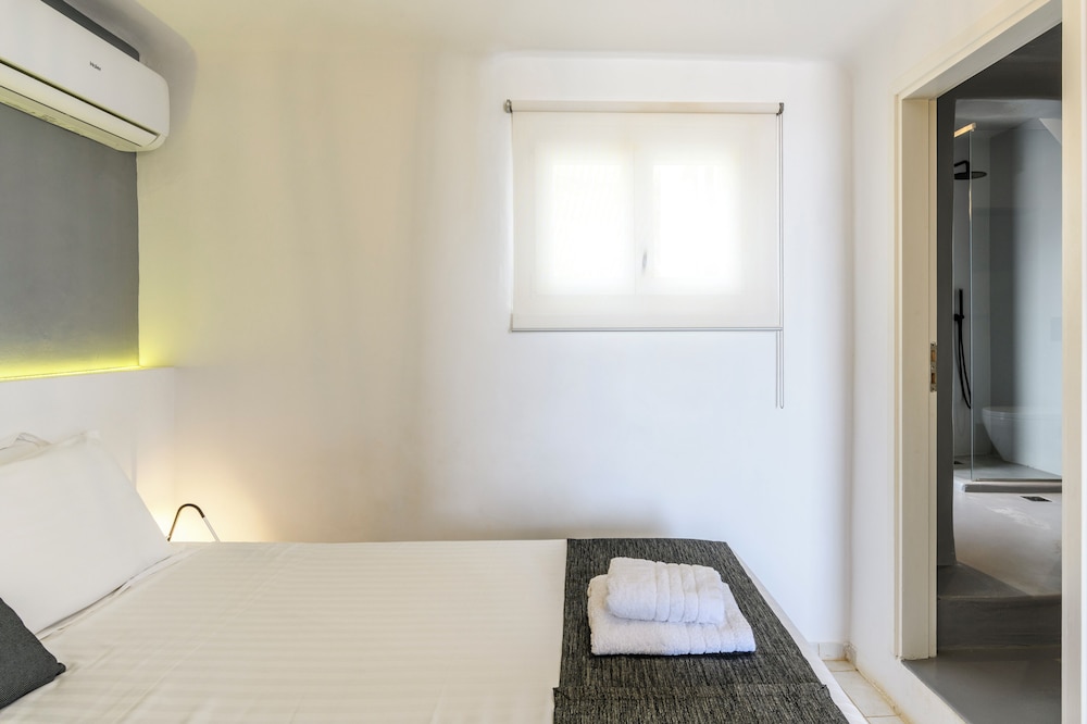 Mykonist Merchia Beach Villas & Suites