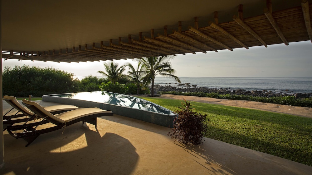 Punta Majahua Condos