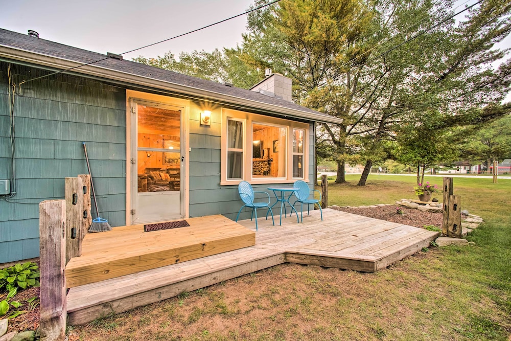 East Tawas Cabin w/ Deck, Backyard & Fire Pit! view 4