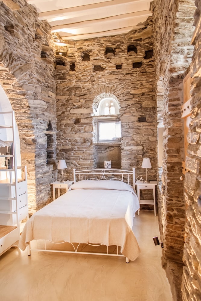 Tinos Pegion House