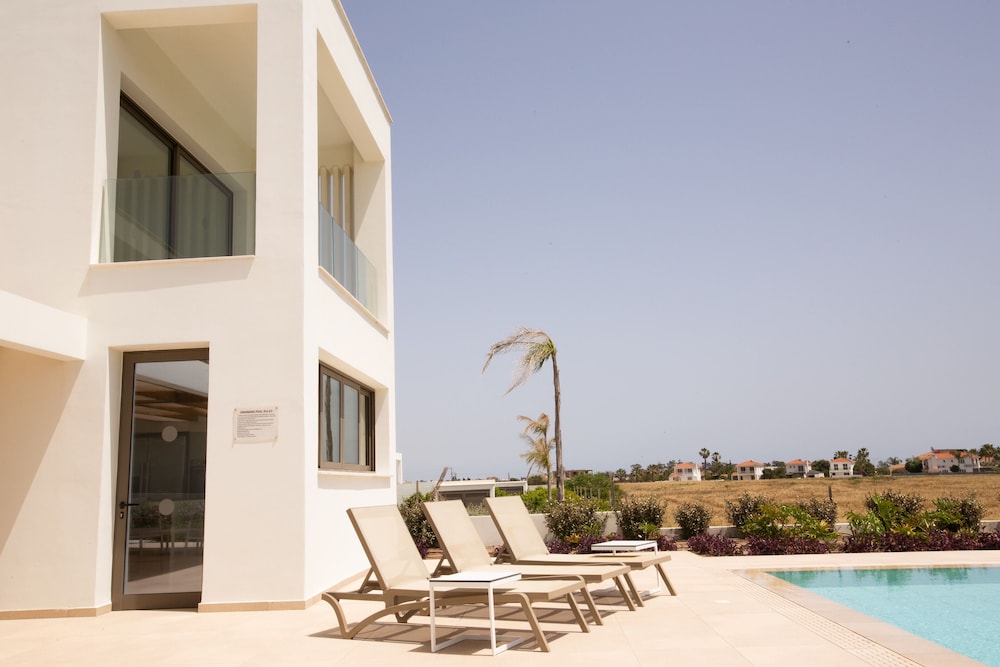 Phaedrus Living: Serenity Waves Villas No.5