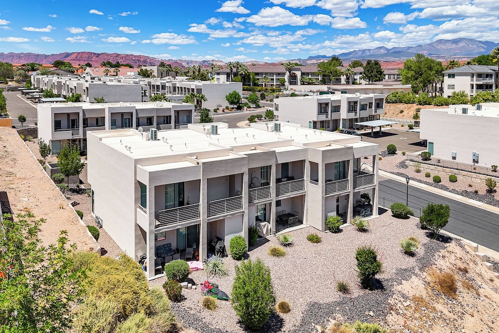 Pool Access: St George Townhome Near Trails!