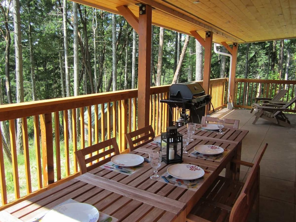 Cosy Woodpecker Cottage