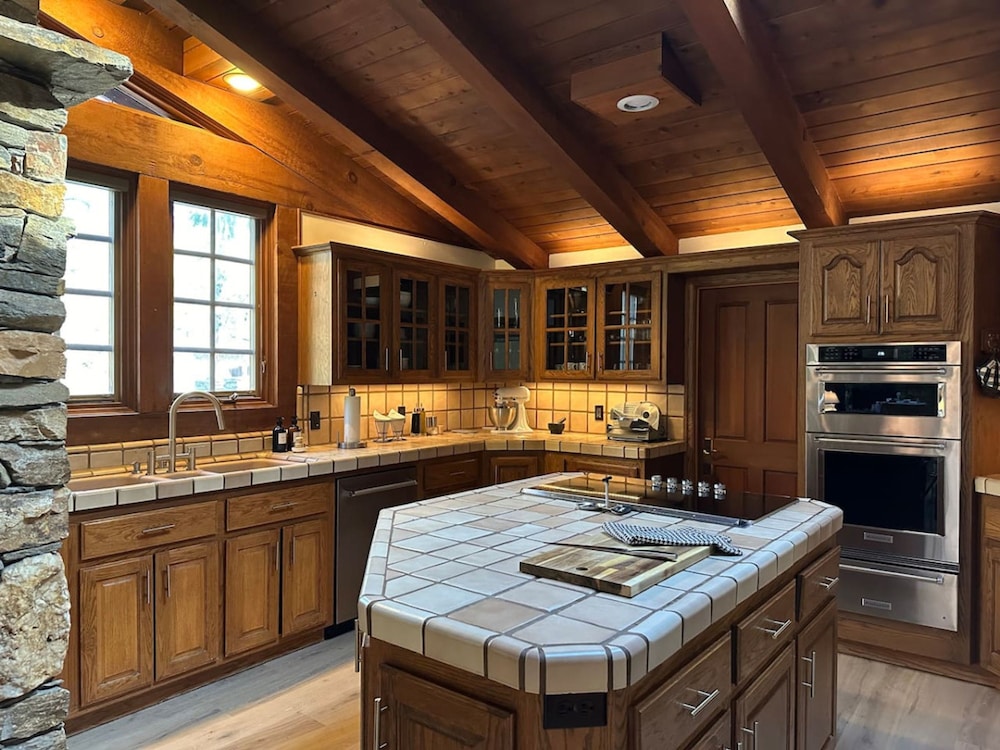 Luxury Casa Oso Retreat 2houses Hottub BBQ 43acres
