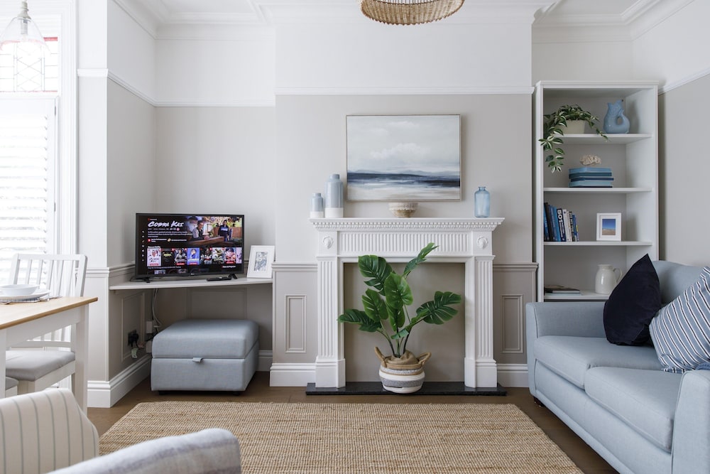 The Grove Apartment With Free on Street Parking view 2