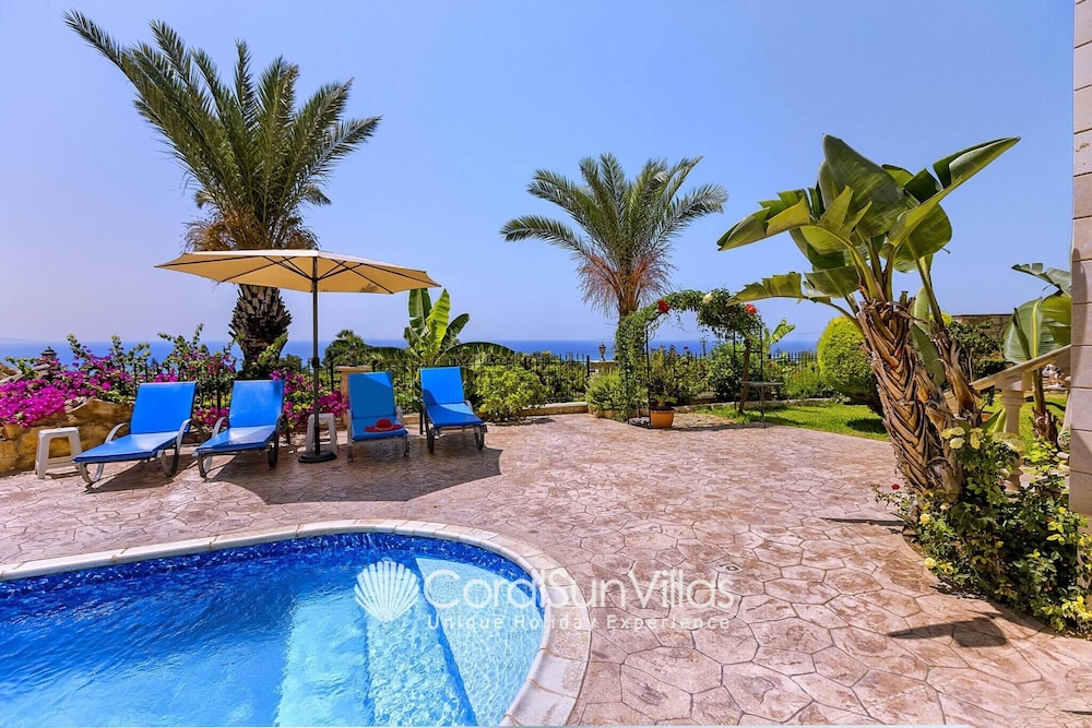 Away-from-it-all, Exceptional Sea Views Sleeps 10