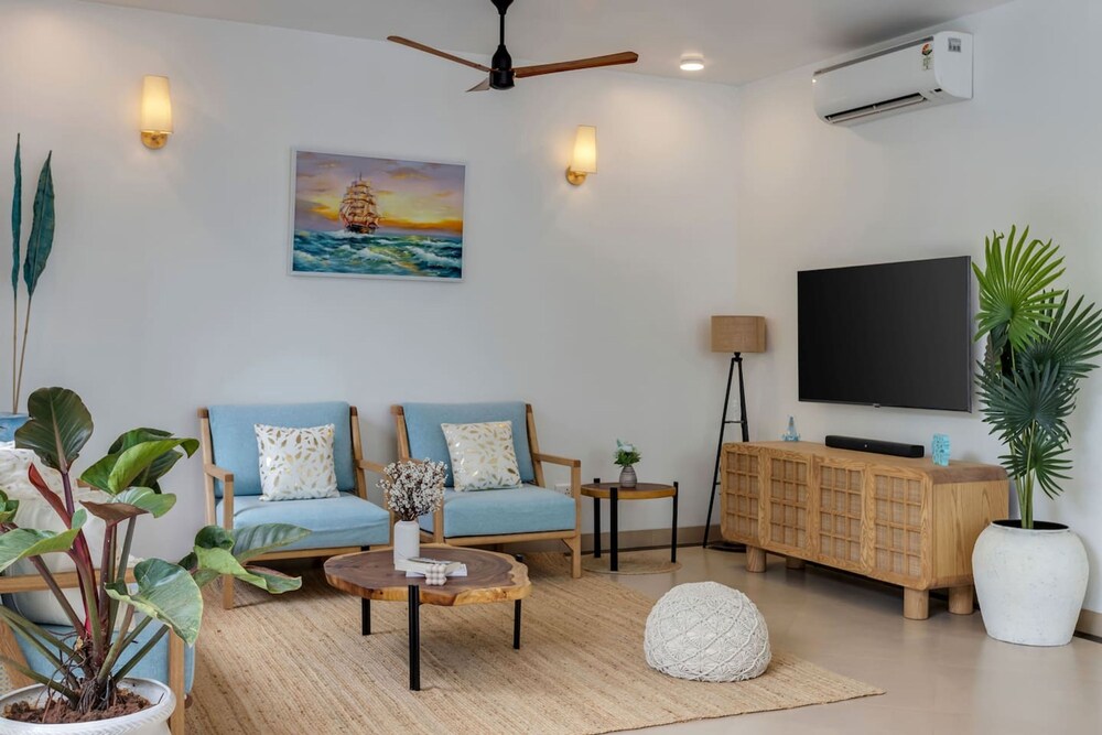 Casa Maxima - 4BR w Private Pool 1km to the Beach