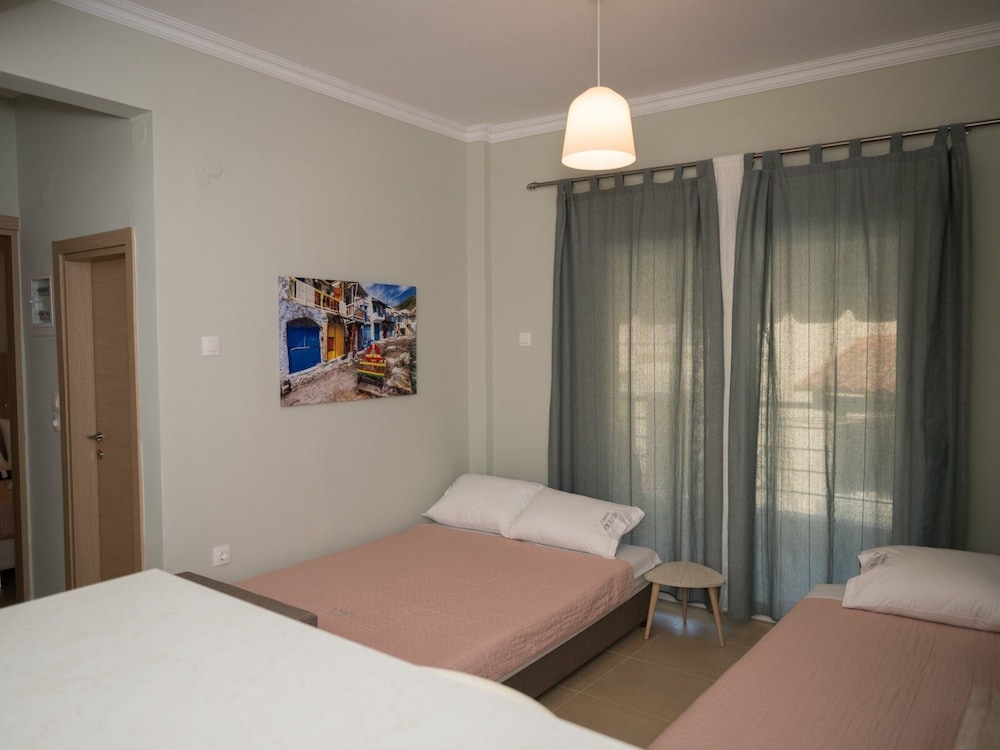 Zoe Seaview Apartment by Rentalspro
