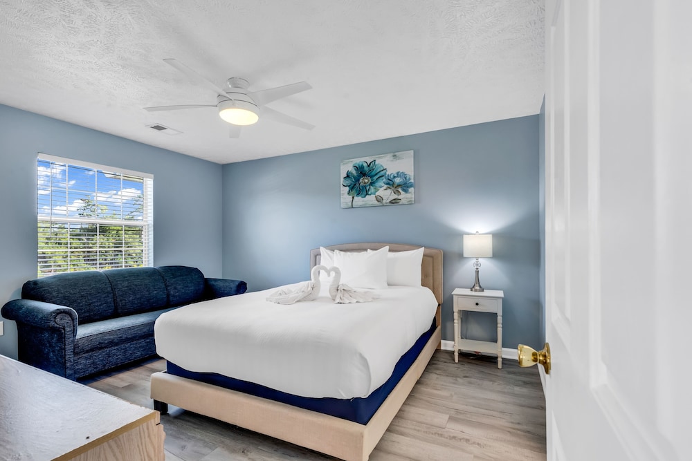Stunning 2BR Condo at Waterway Village view 5