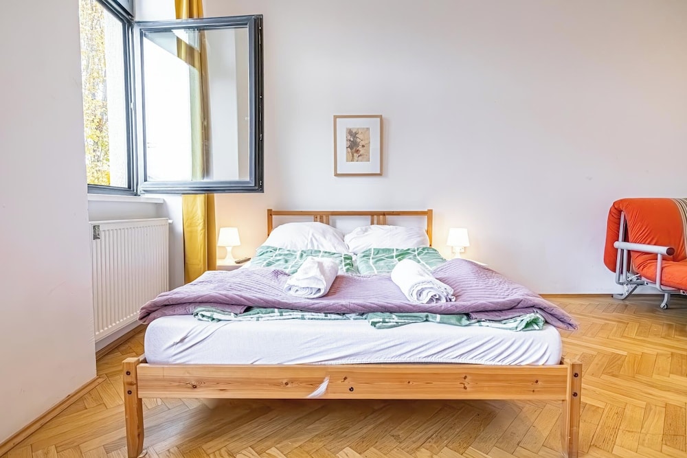 Cozy 4BR Apt Garden Close to Danube
