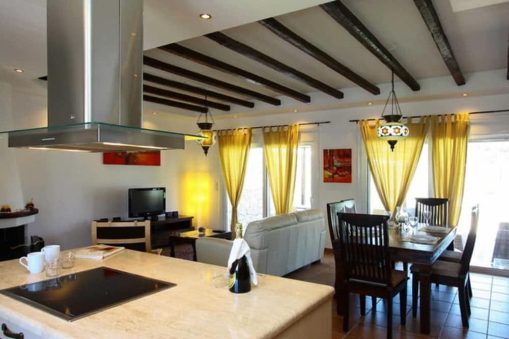 Villa Olympos Close to Anthony Quinn Bay
