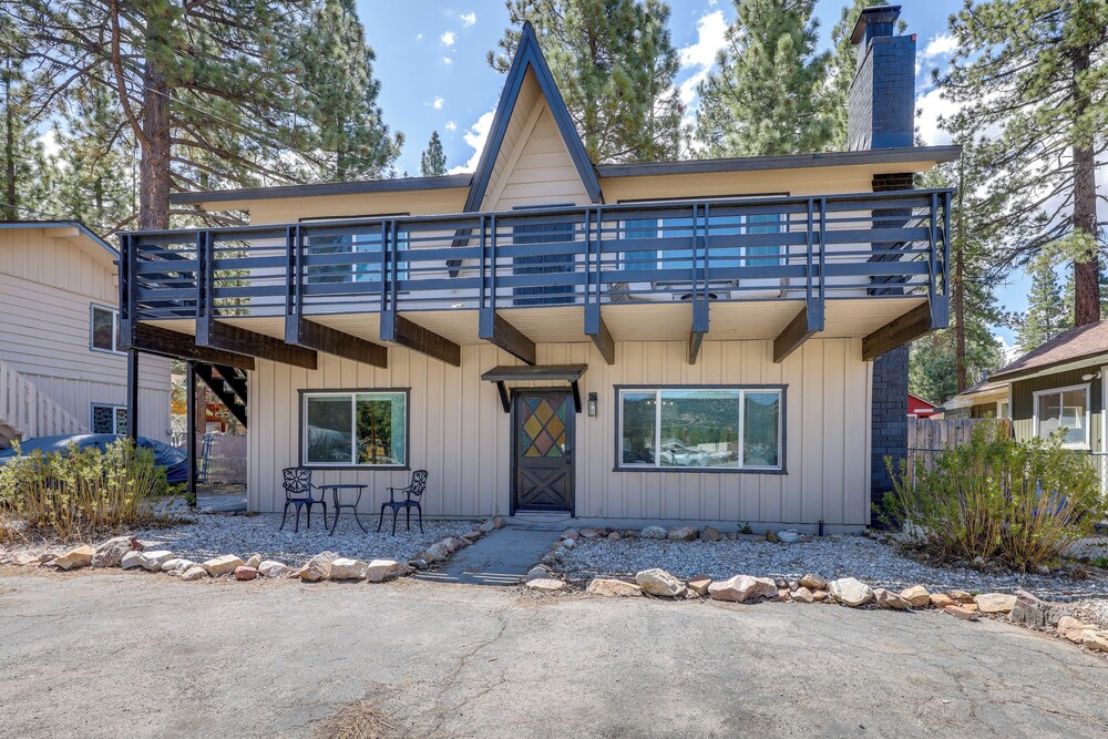 Close to Skiing & Lake: Big Bear Mountain Getaway