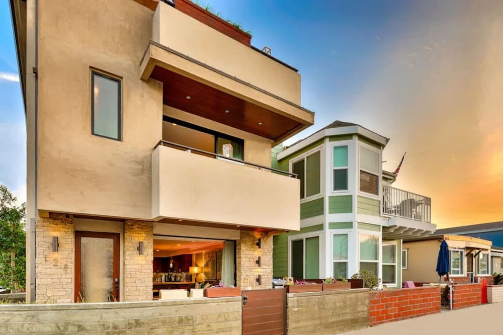 7 Br 2 Hot Tubs Rooftop Beach Block Ocean View