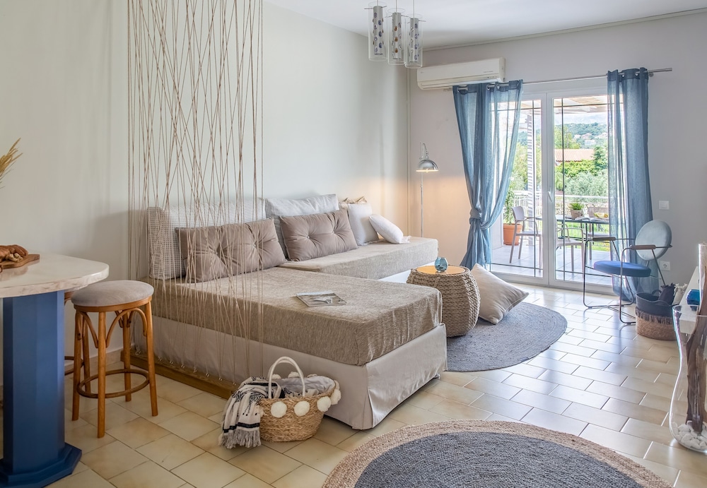 Malibu Studios & Apartments