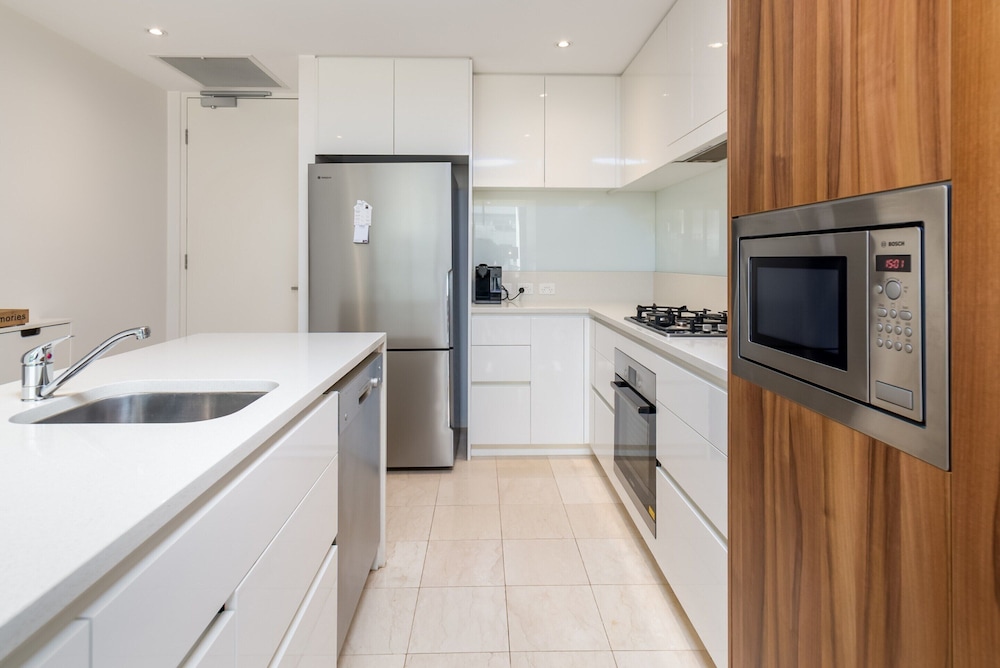 Spacious 1-bed With View in Central Location