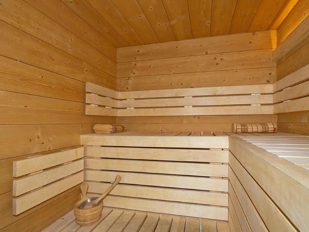Chalet in Les Deux Alpes With Heated Pool