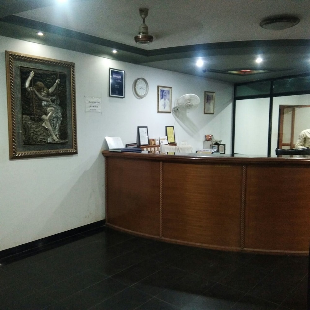 Lobby & Reception