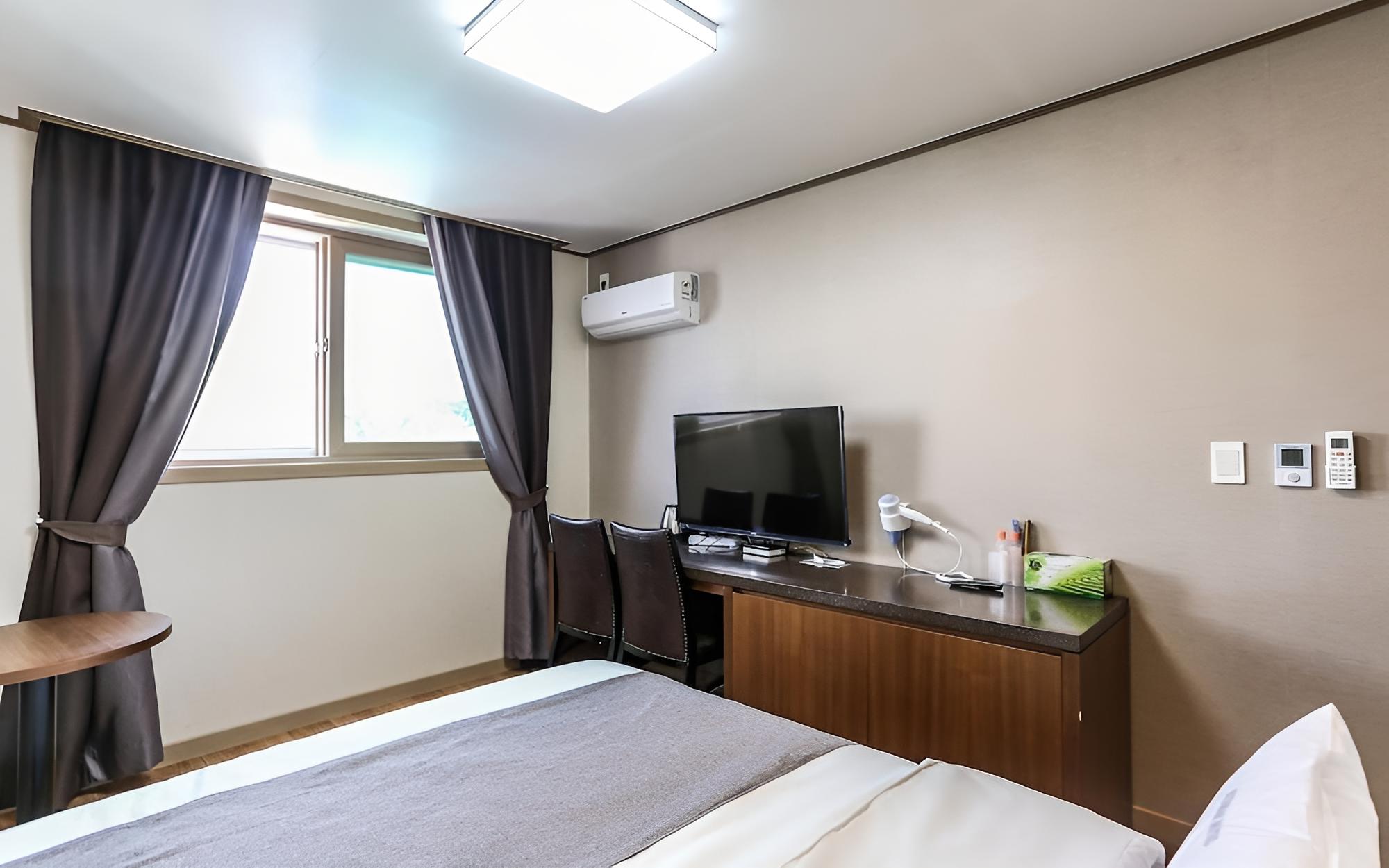Hyundae Motel