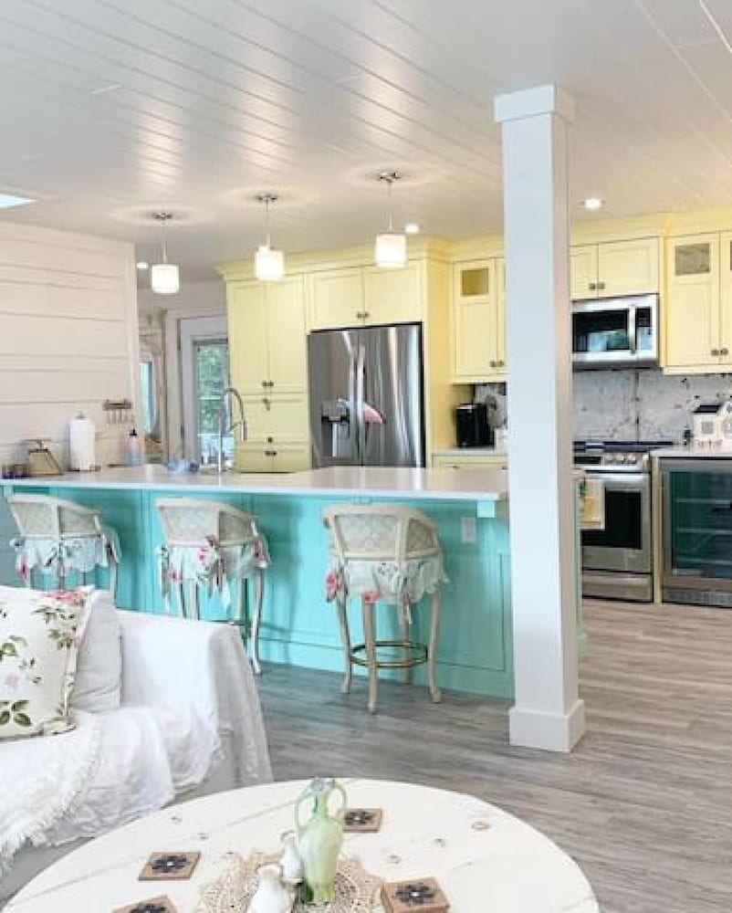 Hot Tub Waterfront Cottage - Near Sauble Beach